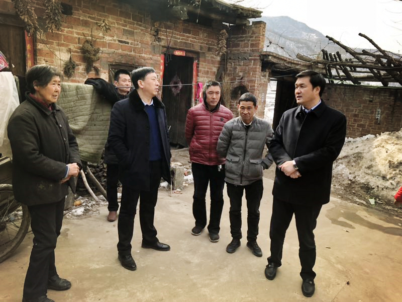 民建“組團(tuán)”慰問(wèn)，企業(yè)送溫暖到家