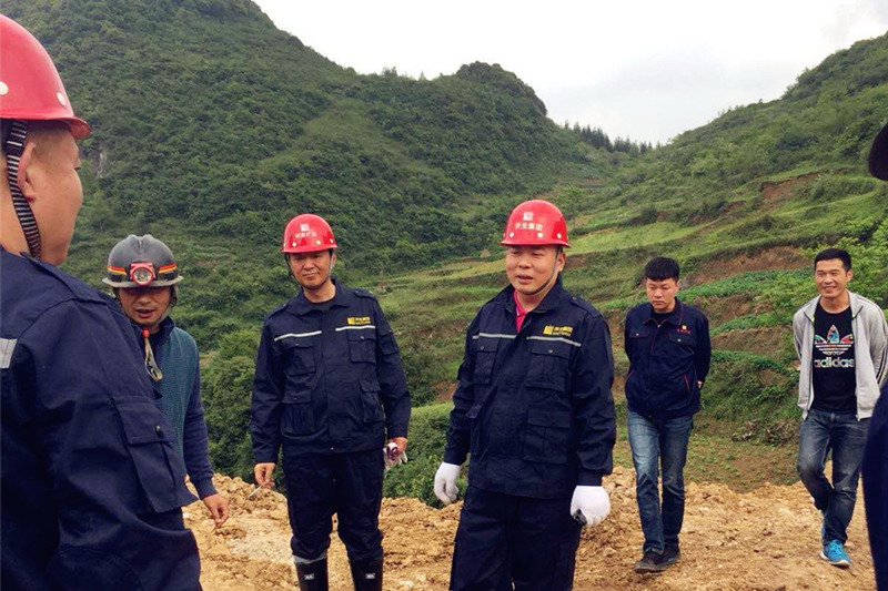 集團(tuán)領(lǐng)導(dǎo)深入貴州開(kāi)元一線視察工作